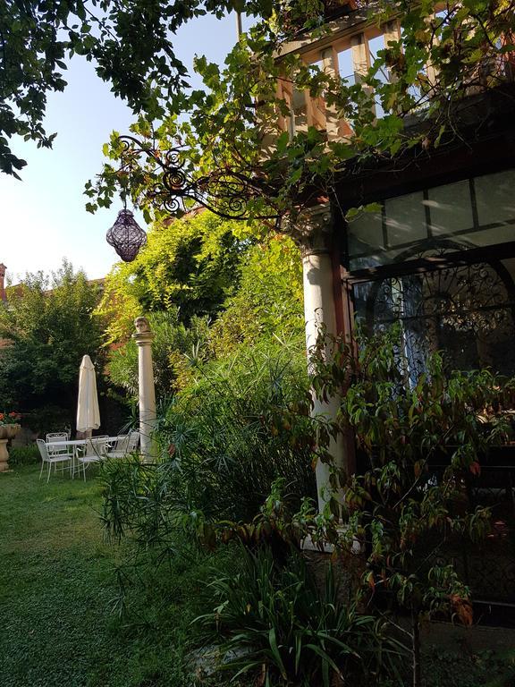 Appartamento Garden Ca' Rezzonico Veneţia Exterior foto