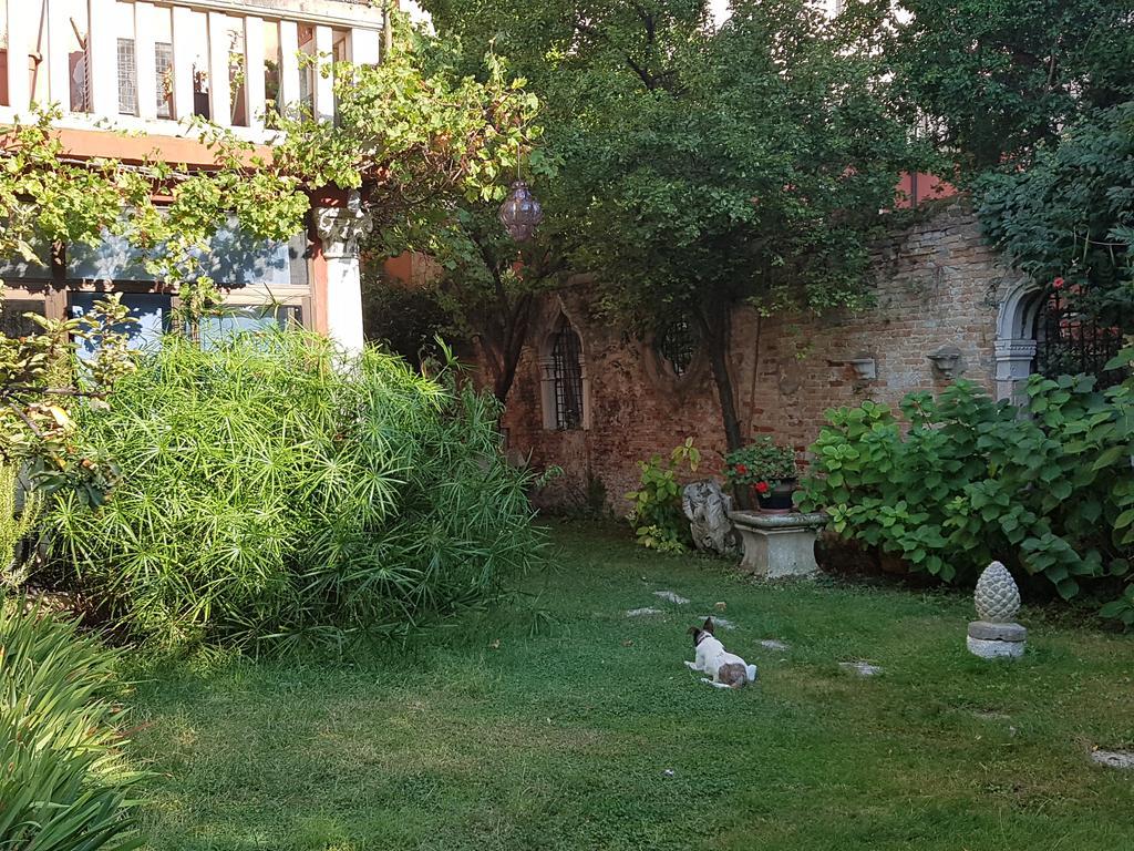 Appartamento Garden Ca' Rezzonico Veneţia Exterior foto