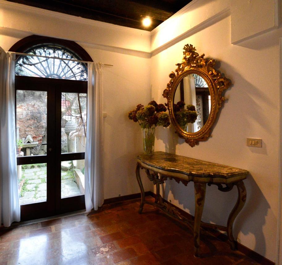 Appartamento Garden Ca' Rezzonico Veneţia Exterior foto