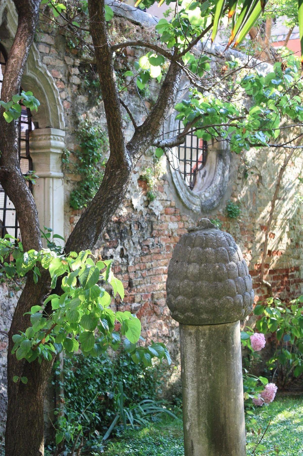 Appartamento Garden Ca' Rezzonico Veneţia Exterior foto