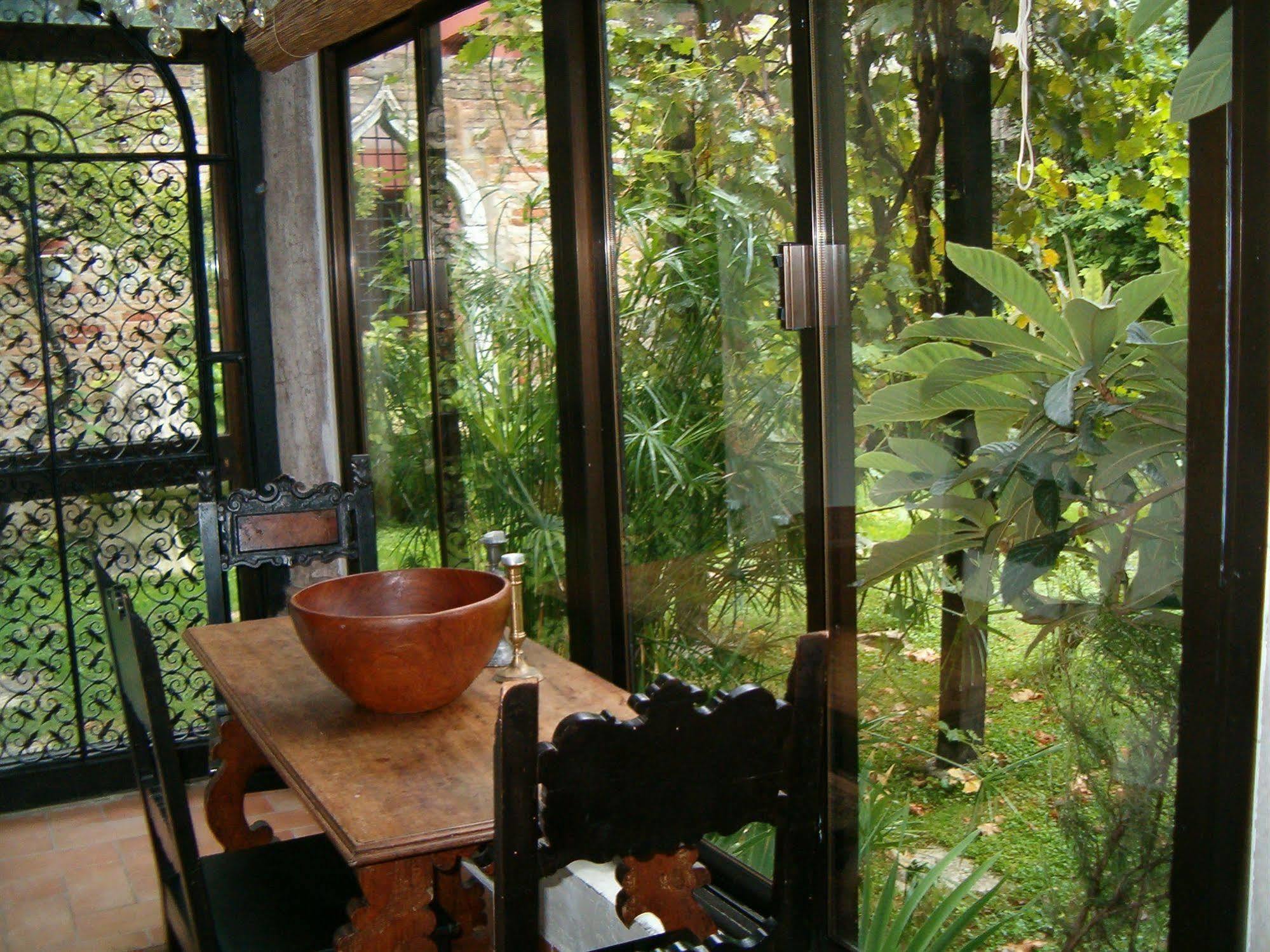 Appartamento Garden Ca' Rezzonico Veneţia Exterior foto
