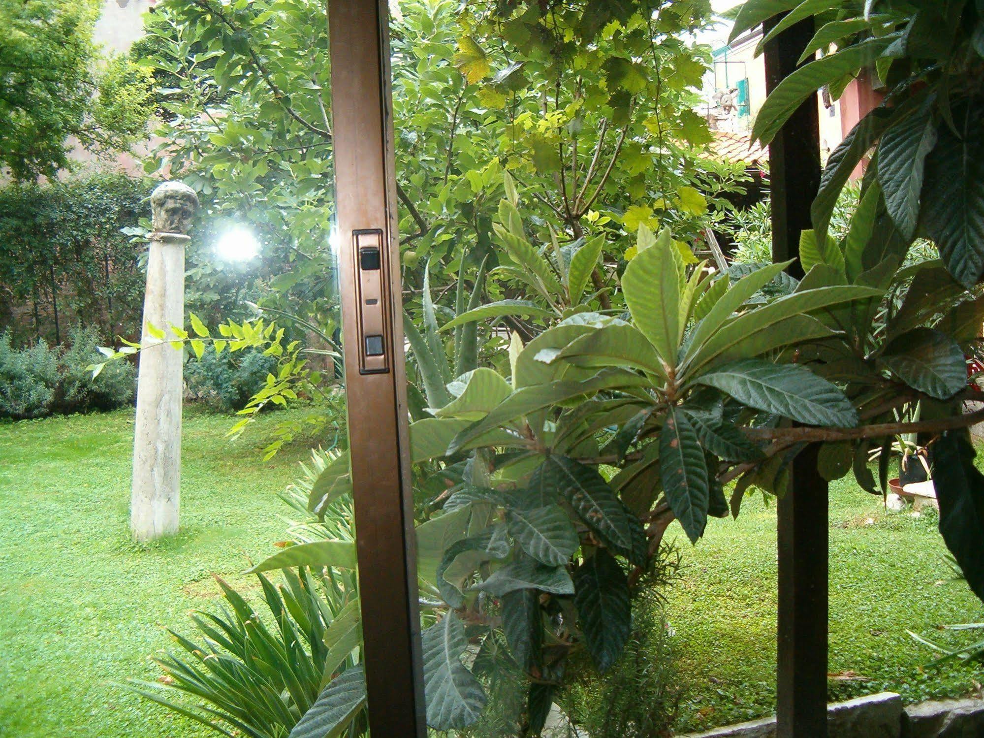 Appartamento Garden Ca' Rezzonico Veneţia Exterior foto
